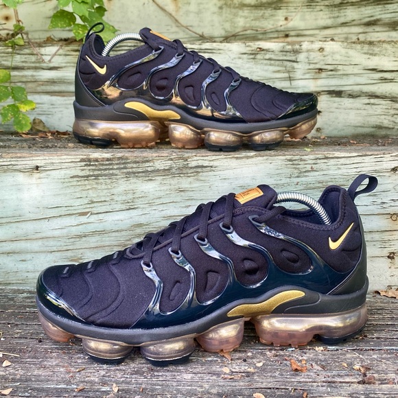 Nike Air Vapormax Plus Black Metallic Gold - Picture 1 of 8